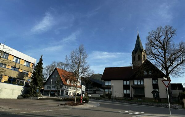 Dorfmitte Dunningen mit Blick auf St. Martinus-Kirche, Foto: Tobias Krug