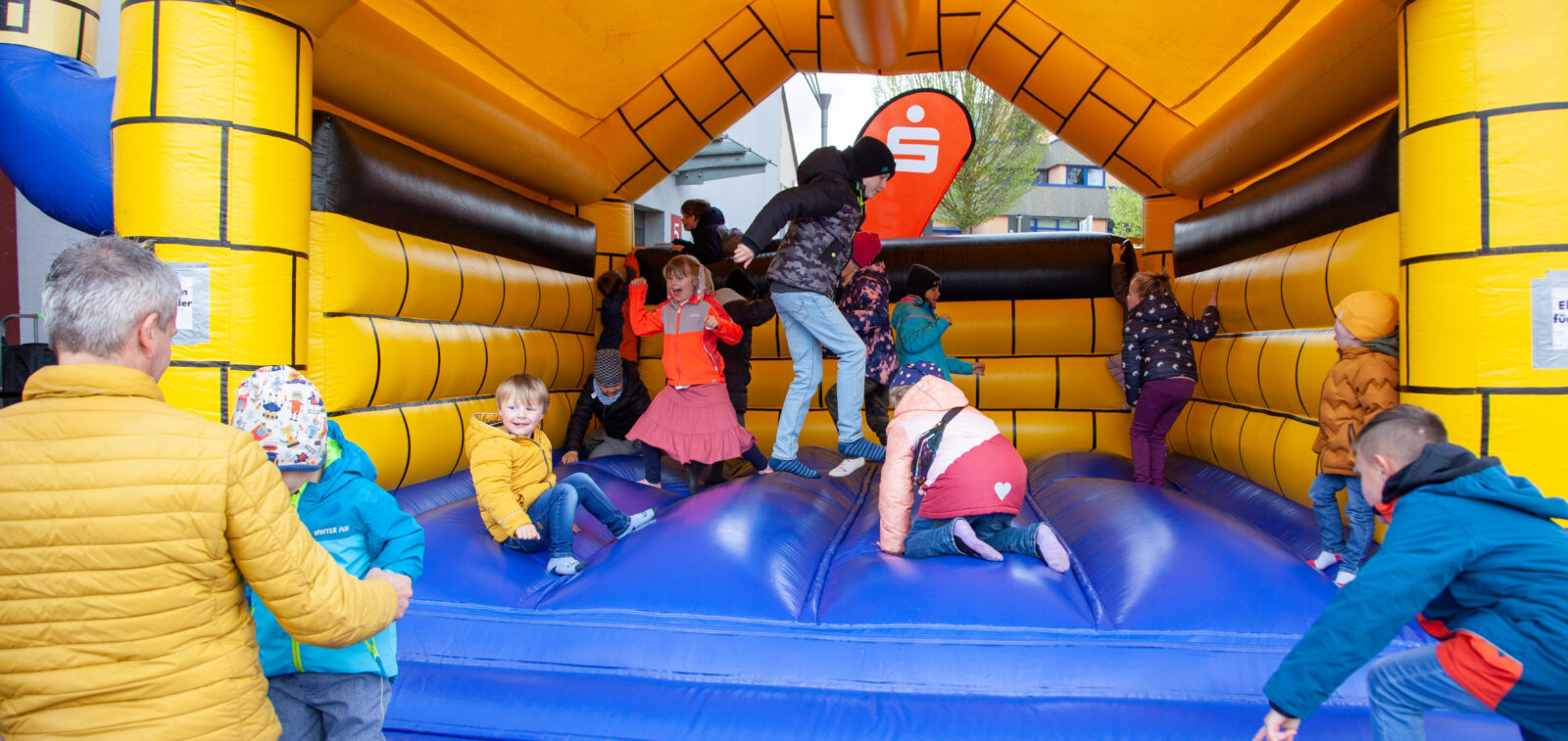 Dunninger Frühling 2024, Kinderhüpfburg, Foto: Fritz Rudolf